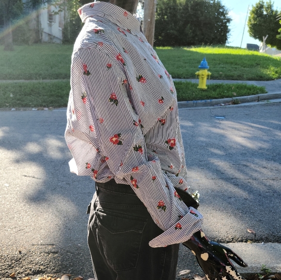 Old Navy Flower Stripe Classic Button Up - Picture 7 of 10